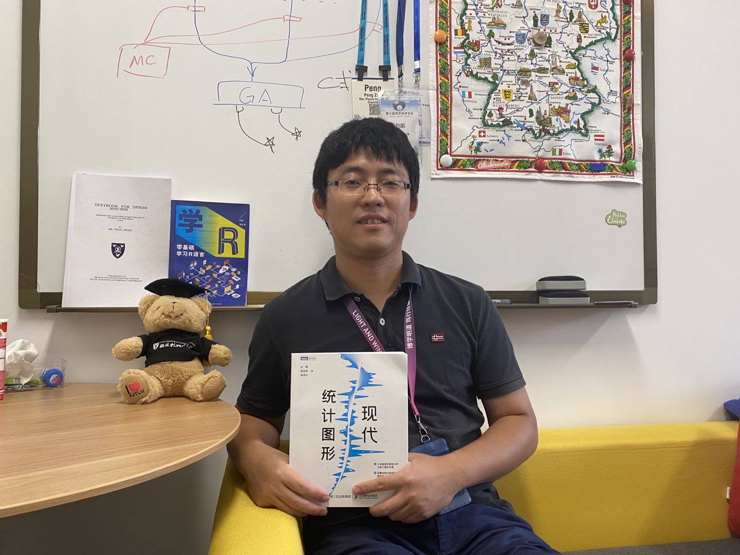 XJTLU staff publishes book on modern statistical graphics